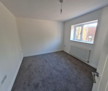 Thompson Terrace, Doncaster, Askern - Photo 1