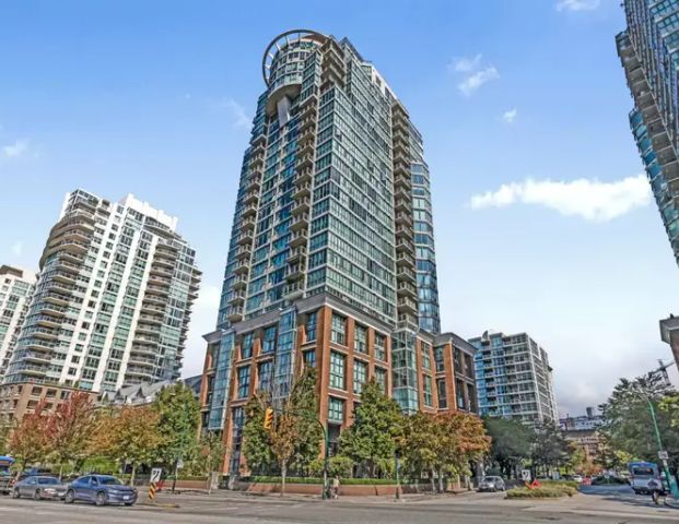 Fantastic 2 Bed/2 Bath Corner Suite Apartment in Convenient Location! | 1088 Quebec Street, Vancouver - Photo 1