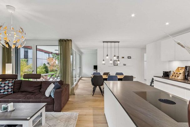 Moderne und lichtdurchflutete 4.5-Zimmer-Wohnung mit Gartenfläche - Photo 1