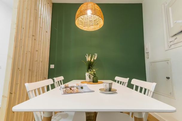 Travessera de Gràcia, Barcelona, Catalonia 08006 - Photo 1