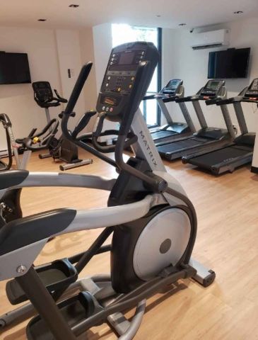 condo moderne avec balcon 3 1/2, tout équipé, pièce dressing, vide ou meublé, piscine, terrasse, barbecue, transports - Photo 2