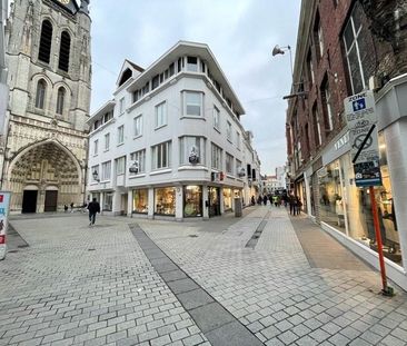 Appartement te huur in Kortrijk voor € 800 met 2 slaapkamers - Photo 3