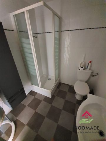 Appartement F2 mansardé au 2e étage - DIEBLING - Photo 2