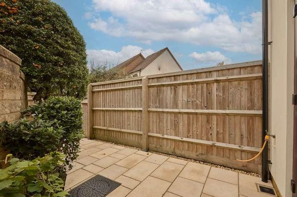 Manor Road, Witney, OX28 - Photo 1
