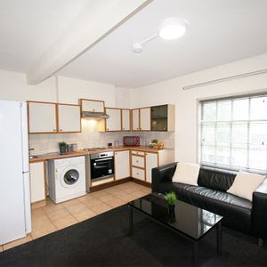 1 bedroom flat to rent - Photo 2