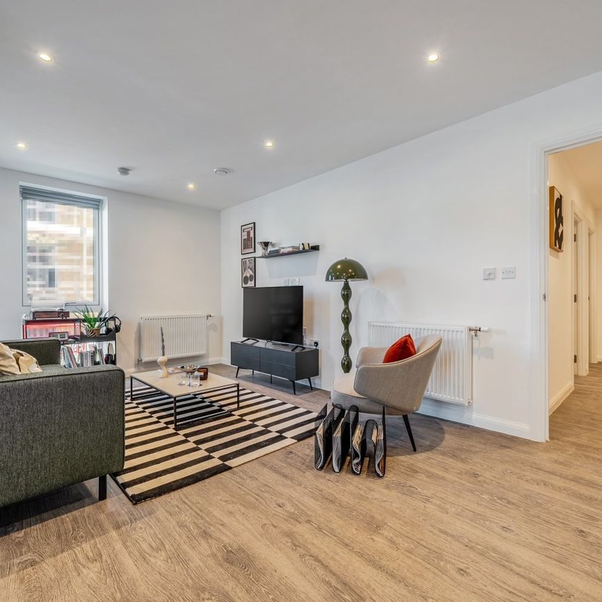 Flat to rent - Lowfield Street, Dartford, DA1 - Photo 1