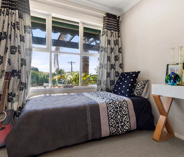 Charming 3BR Remuera Home w/ Parking - Photo 1