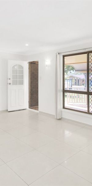 Charming Rental Opportunity in Hillcrest: Spacious House Available for Lease! - Photo 1