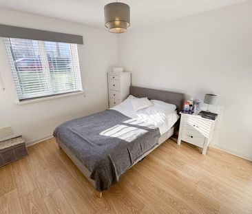 2 bedroom Flat To Let - Photo 5