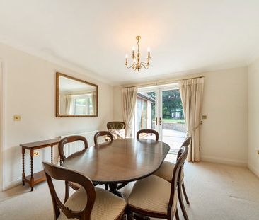 Detached House to rent - Bird In Hand Lane, Bromley, BR1 - Photo 4
