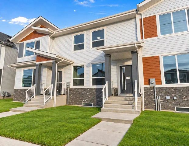 Ruisseau Beaumont 3 Bed 2.5 Bath Townhouse with Double Garage NOW FOR RENT! — 3 Bedrooms Townhouse - Photo 1