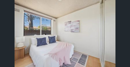 Renovated Ground-Floor Apartment - Photo 2