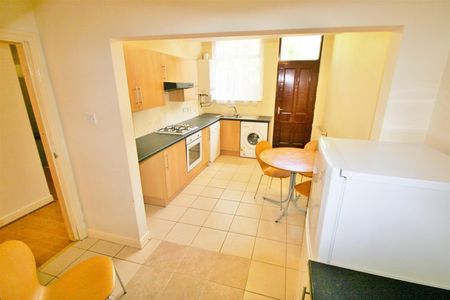 3 Bed Flat, North Hill Road, LS6 - Photo 5