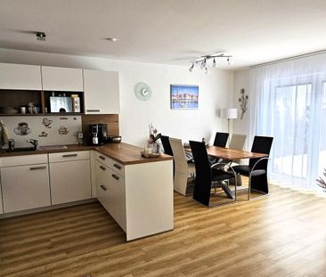 Traumwohnung mit Tageslichtbad, Einbauküche, Abstellraum u. großer ... - Foto 2