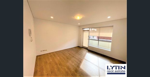 Near New One Bedroom Unit Footsteps to UNSW INSP:SAT 13/12 1:10pm-1:30pm - Photo 1