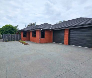 Sunny, Modern & Secure in Renwick - Photo 4