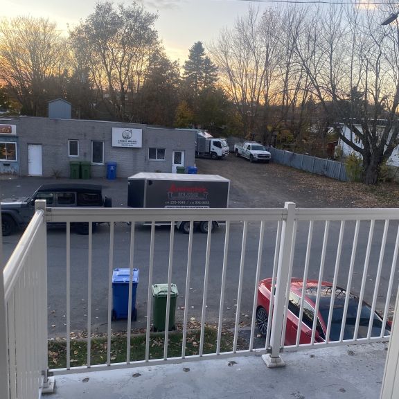 Appartement 3 1/2 à Louer Demi Meublé, E - Photo 1