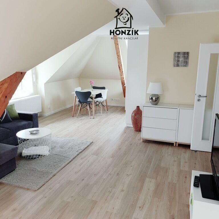 Pronájem bytu 1+kk 70 m2 - Photo 1