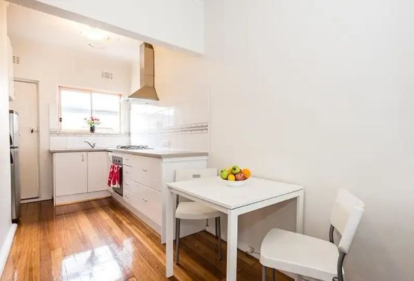 “MORDIALLOC BAYSIDE & VILLAGE LIFESTYLE!” - Photo 1