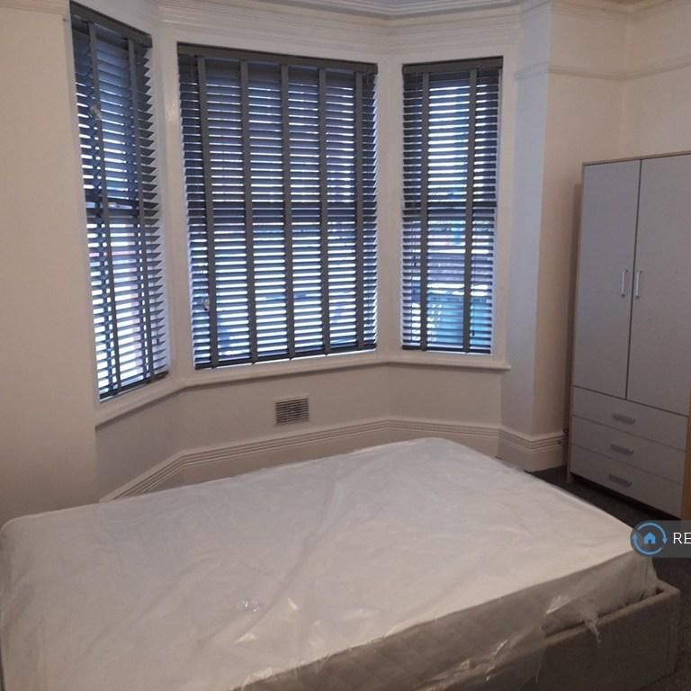 1 bedroom in a house share to rent - Photo 1