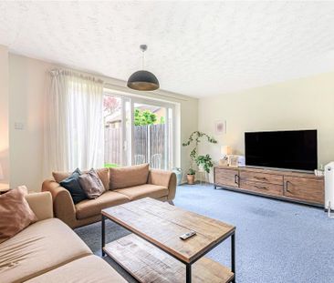 4 bedroom end of terrace house to rent - Photo 1