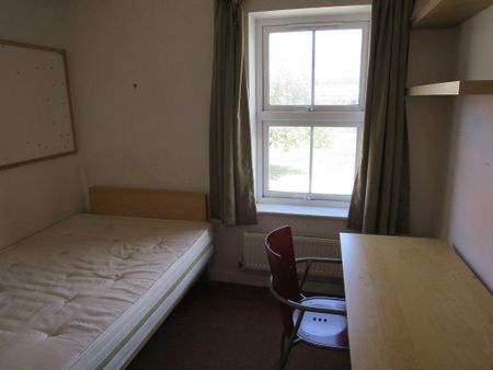 3 bedroom flat to rent - Photo 4