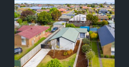 LIGHT, BRIGHT AND READY TO ENJOY! - Photo 4