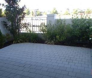 Conveniently Located Central Park Ellenbrook Apartment - Photo 3