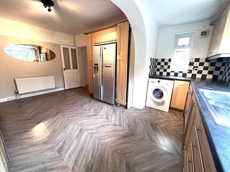 4 bedroom detached bungalow to rent - Photo 5