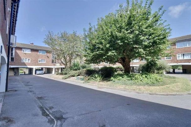 Chidham Close, Havant, PO9 - Photo 1