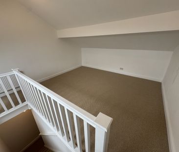 Lodge Lane, Dukinfield - Photo 3