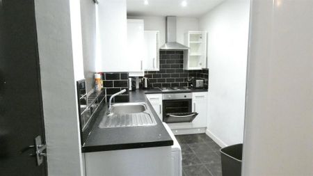 3 Bed Terraced House, Romney Street, M6 - Photo 3