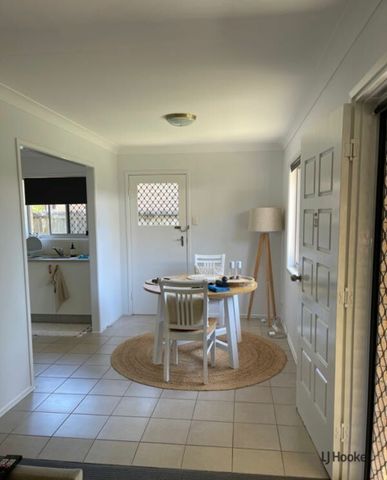 Modern 2-Bedroom Unit with Courtyard, Moments from the Beach - Photo 4