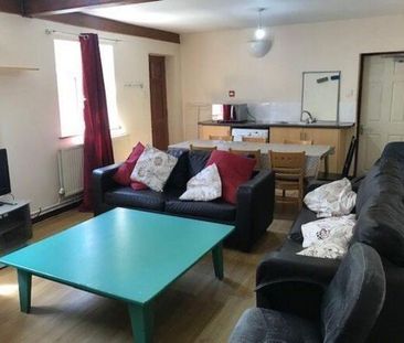 1 bedroom in a house share to rent - Photo 2