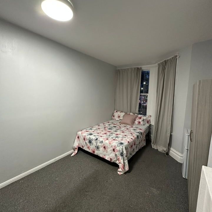 Room in a Shared House, High Road, N15 - Photo 1