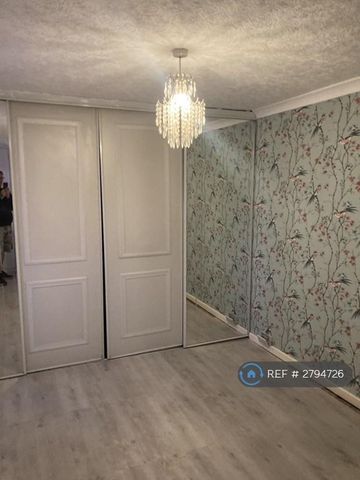 2 bedroom semi-detached house to rent - Photo 3