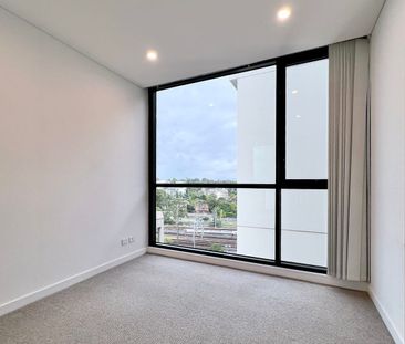 Huge Study & Close to Epping Station & Quiet & Secure - Photo 2