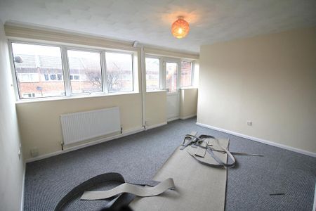 3 bedroom maisonette to rent - Photo 4