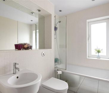 2 Bed Flat, Raphael House, IG1 - Photo 2