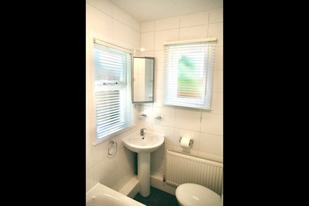 2 Bed Flat, Beatrice Avenue, SW16 - Photo 3