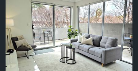 Open the door to effortless style - Photo 4