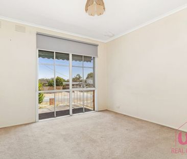 Spacious Living with Comfort & Convenience - Photo 3