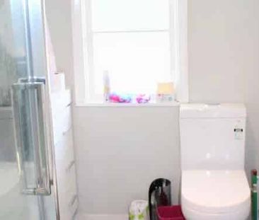 Warm , Cosy 3 Bedroom! - Photo 5