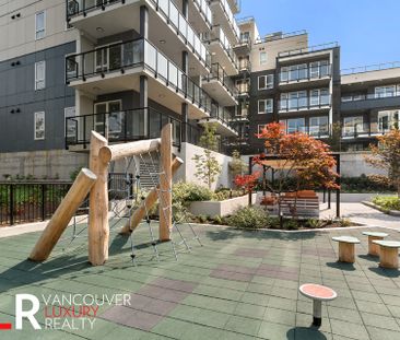 Condo in Port Moody, British Columbia - Photo 1