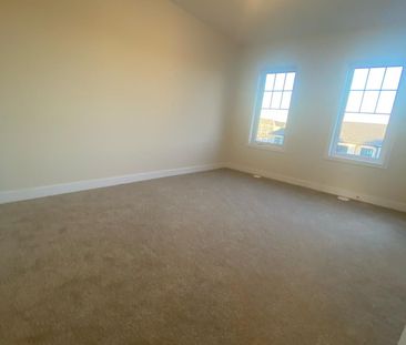 Townhouse For Lease | X8069844 - Photo 4