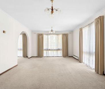 Family living in Belmont's heart - Photo 1