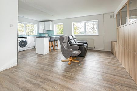 2 bedroom Flat To Let - Photo 5