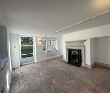 Newly refurbished 3 bed character cottage in sought after Wash Common. - Photo 6