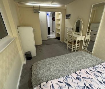 Room in a Shared House, Mayfield Road, CR7 - Photo 2