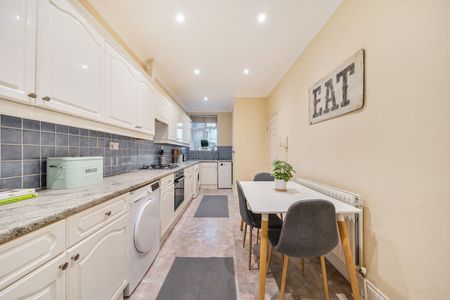 Meadrow, Godalming, Surrey, GU7 - Photo 2